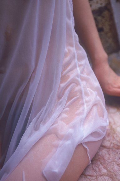 世界杯赛程-女快递员跪求原谅却遭“恶意投诉”中国快递协会强烈呼吁关爱快递员...(图2) 世界杯赛程